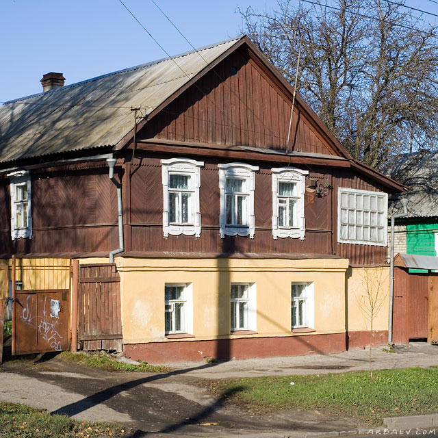 Изба три