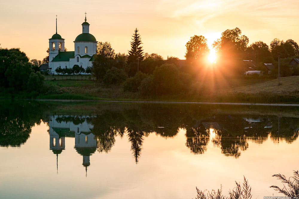 Мирковы Уты. Церковь и пруд (август 2020)